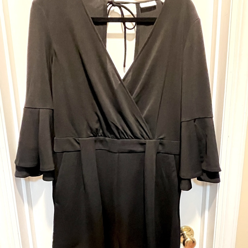 NY&Co Short Romper with capped sleeve.